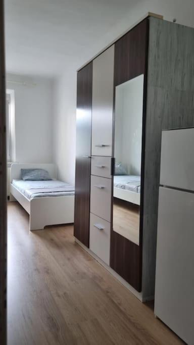 Apartment Mit 2 Betten Inklusive Gratis Parkplatz Graz Exterior photo